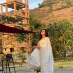 Amika Shail Instagram – How many likes for this look ? 
.
.
#amikashail #saree #travelblogger #traveling #tour #lonavala #maharashtratourism #traditional #indianlook #instagood #instalike
