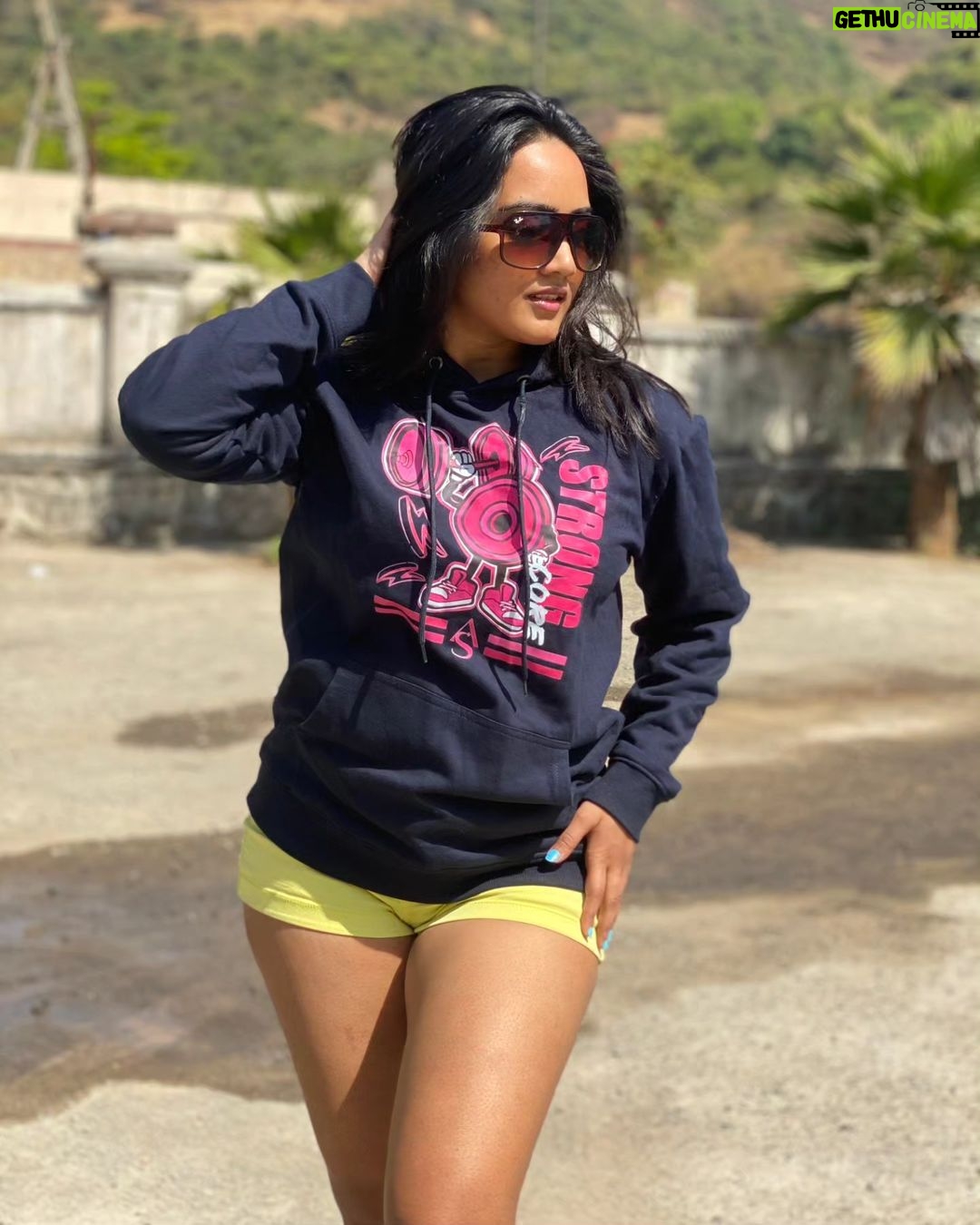 Amika Shail Instagram - Will you be my Valentine ? . hoodie by @amikashailmerchandise . . #amikashail #asm #shailmerch #amikashailmerchandise #valentineday #valentines #instagood