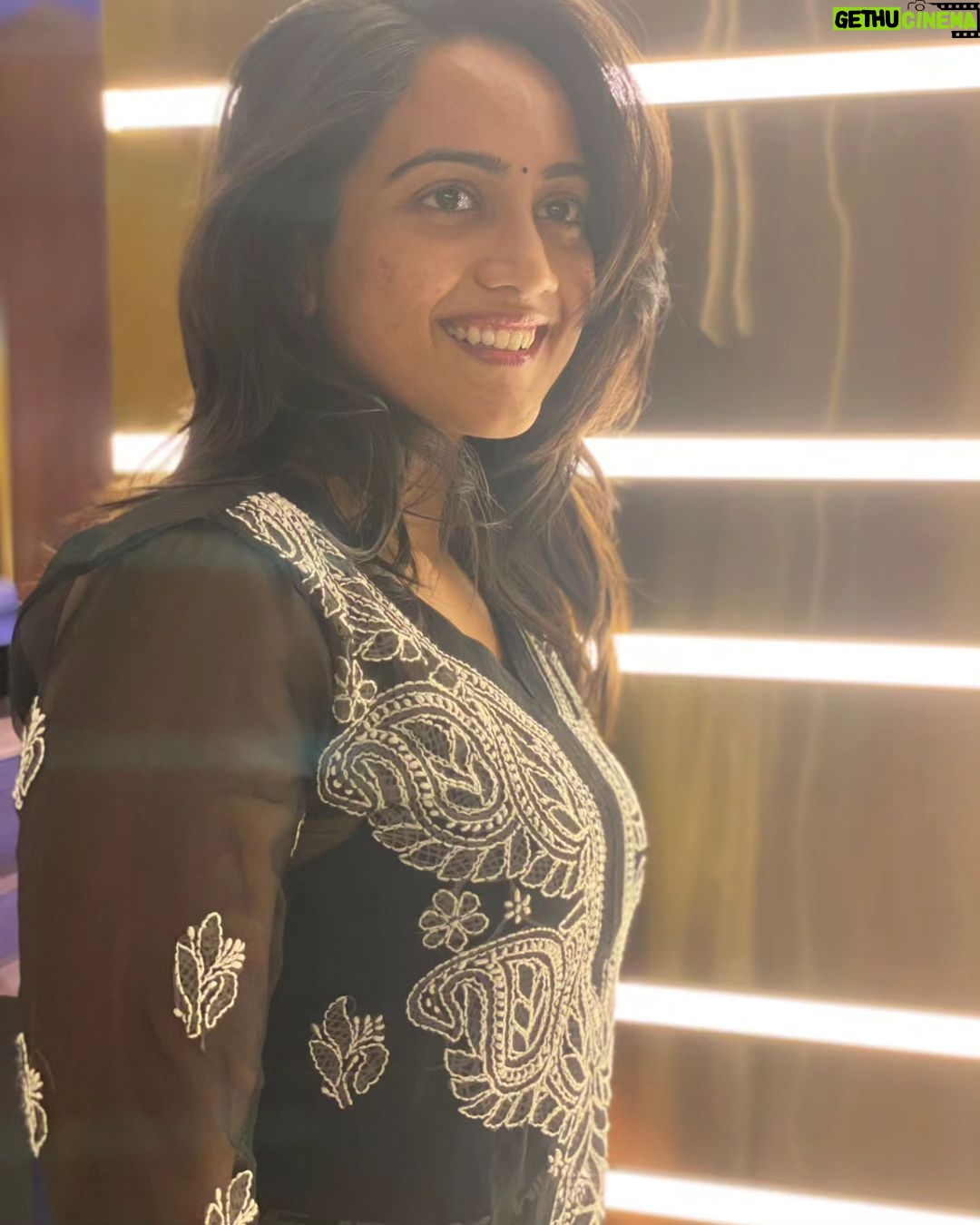 Amika Shail Instagram - Best Proposal will be pinned 😘 . . . #amikashail #traditional #salwar #kurti #crush #blackexcellence #instalike