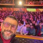 Amin Hayaei Instagram - # روز مرد و روز پدر مبارك❤️ . عصر جديد و پخش قسمت اول مصادف با روز پدر از ١٧ اسفندماه شنبه ها و يكشنبه ها ساعت ٢٢:٣٠ از شبكه ٣✌️ پي نوشت: ضبط اين ويدئو اواسط بهمن ماه و پيش از اطلاعيه وزارت بهداشت و درمان كشور در خصوص ويروس كرونا صورت گرفته است. به اميد سلامتي يكايك هموطنان و ريشه كن شدن اين بيماري در دنيا با عصر جديد همراه باشيد #asrejadid #roozbeh_moeini @roozbeh_moeini