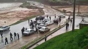 Amin Hayaei Instagram - گویا غافلگیر شدن در کشور ما، از وظایف ستاد بحران است!
جای غافلگیری به داد مردم گرفتار برسید.
آن چه می تواند نعمت الهی باشد، گوشه گوشه کشورمان بلای جان مردم شده...
دست بگشاییم به یاری هموطنان مصیبت زده خود که زمان ثابت کرده جز خودمان هیچ کس و هیچ نهادی با تمامش یاری رسان نیست؛ امید به خدا که از این شرایط با کمک هم عبور کنیم.
خدايا خودت رحم كن🙏🙏🙏