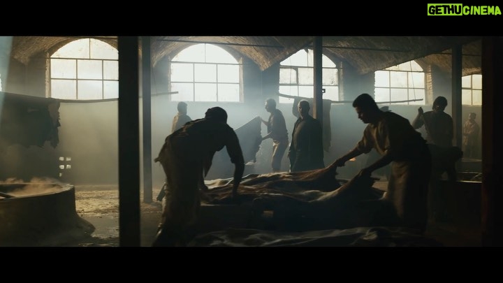 Amin Hayaei - 192.7K Likes - #.
📌رونمايى اولين ویدیو منتشر شده از فيلم سينمايى <<غريزه>>
فيلم سينمايى غريزه آخرين ساخته سياوش اسعدى است ، که مدتی است تدوين و موسیقی آن پايان يافته و هم اكنون مراحل پایانی صداگذاری را توسط عليرضا علويان طی می کند.
غريزه عاشقانه اى متفاوت است كه در اواخر دهه چهل خورشيدى روايت مى شود
بازيگران و عوامل اصلى فيلم عبارتند
امین حیایی، پانته آ پناهی ها ، با حضور : ژاله صامتی، و با معرفی دو چهره جدید در نقش های اصلی فیلم که در اینده نزدیک از انها رونمایی خواهد شد. همچنین فرهاد شریفی، افشین سنگ چاپ، پردیس پورعابدینی، لادن ژاوه وند، با معرفی: رضا کرد سایر بازیگران «غریزه» هستند.
کارگردان: سیاوشاسعدی، فیلمنوشت: سیاوشاسعدی ، نیما نادری، مدیر فیلمبرداری: علی قاضی، تدوینگر : محمدرضا مویینی، موسیقی: فرزین قره گزلو ، طراحی و ترکیب صدا: علیرضا علویان، مدیر صدابرداری: امین میرشکاری، طراح دكور و لباس : مشكين مهرگان ، طراح صحنه: مجيد على اسلام / مشكين مهرگان، طراح گریم: عباس عباسی، برنامه ریز و دستیار اول کارگردان : آرش حسنپور / منصور وثوق، سرپرست جلوه های میدانی: حمید رسولیان ، طراح جلوه های بصری : فرید فصیحی، مدیرتدارکات: مهدی عباسی پور،
عكس : على نيك رفتار ،مدير توليد: محمد يمينى
مجریان طرح: روزبه معینی/ محمدیمینی، تهیه کننده : سیاوش اسعدی، محصول خانه فیلم اَوستا
#غريزه