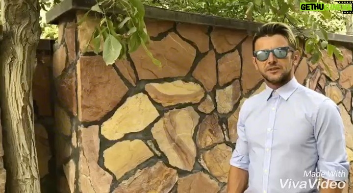 Amin Hayaei Instagram - سلام عرض ميكنم خدمت شما هموطنان عزيز و علاقمندان به حرفه بازیگری به لطف خدا موسسه ايى به نام «هنر گسترحيايى» با هدف استعداديابى در حرفه بازيگرى راه اندازی کرده ایم که علاقمندان می توانند برای حضور در این موسسه از طریق سايت hayaiee.com اقدام به پيش ثبت نام كنند. براى اولين بار ، دوره های بازیگری این آکادمی با همکاری دانشگاه علمی کاربردی فرهنگ و هنر واحد 46 برگزار خواهد شد. همچنين براى ساير دوستانى كه تجربه بيشترى در اين زمينه دارند كلاسهاى متوسطه و پيشرفته هم برگزار خواهد شد كه به زودی اطلاع رسانی خواهد شد. @roozbeh_moeini #هنرگسترحيايى #roozbeh_moeini