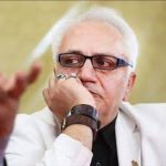 Amin Hayaei Instagram - شوك بزرگ آخر سال !!! معلم سينماى ايران درگذشت على معلم عزيز هر چند كه باورش سخته ولى تو در دل اهالى هنر و سينما جا دارى و هرگز فراموش نخواهى شد تسليت به بانو آذر معماريان و پسر نازنينش اميد عزيز وجامعه هنر و سينماى ايران 🙏⬛️🙏