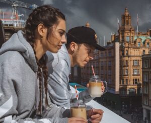 Amine Gülşe Instagram - Having good coffee and food with a great view at @39stepscoffeehaus #39rooftop together with my love @m10_official ☕️✨💛
