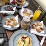 Amine Gülşe Instagram - Having good coffee and food with a great view at @39stepscoffeehaus #39rooftop together with my love @m10_official ☕️✨💛 Knightsbridge