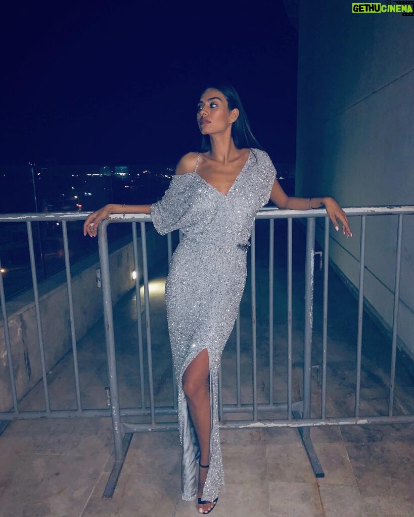 Amine Gülşe Instagram - #birtürkmasalı 💎 Elbise : @rasitbagzibagli