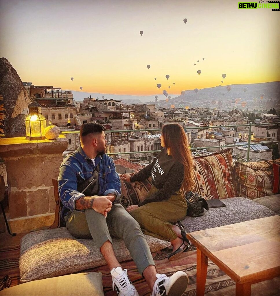 Amine Gülşe Instagram - Abi & kardeş ❤️🧿 Cappadocia, Türkiye