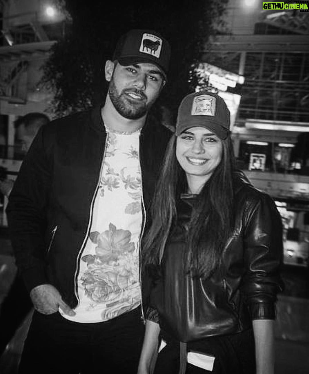 Amine Gülşe Instagram - Bugün senin günün biricik abiim🤴🏽nice mutlu senelere herşey o güzel kalbine göre olsun 🎉❤️senin kardeşin olmaktan gurur duyuyorum her daim ne olursa olsun yanındayım iyiki varsın iyiki doğdun @sahangulse seni çok seviyorum 🎁😍🙏🏼
