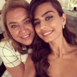 Amine Gülşe Instagram - Bütün annelerin anneler günü kutlu olsun, iyi ki varsınız ❤️🙏🏼