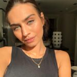 Amine Gülşe Instagram – Güneş 🌞 açar da foto çekilmez mi 🤗😅