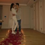 Amine Gülşe Instagram - Dün gece bana hayatımın süprizini yapan biricik aşkıma çok teşekkür ediyorum, senii çoook seviyorum @m10_official ❤️😍🙏🏼 Bir yaşıma daha girdim💃🏻🎂beni arayan, mesaj atan doğum günümü kutlayan herkese çok teşekkür ediyorum, iyiki varsınız 🙏🏼🎉