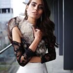 Amine Gülşe Instagram – En sevdiğim çekimlerden biri 💁🏻❤ #TBT
Saç: @sabitakkaya 
Make Up: @erkanuluc 
Elbise: @rasitbagzibagli
Fotoğraf : @zeynelabidin