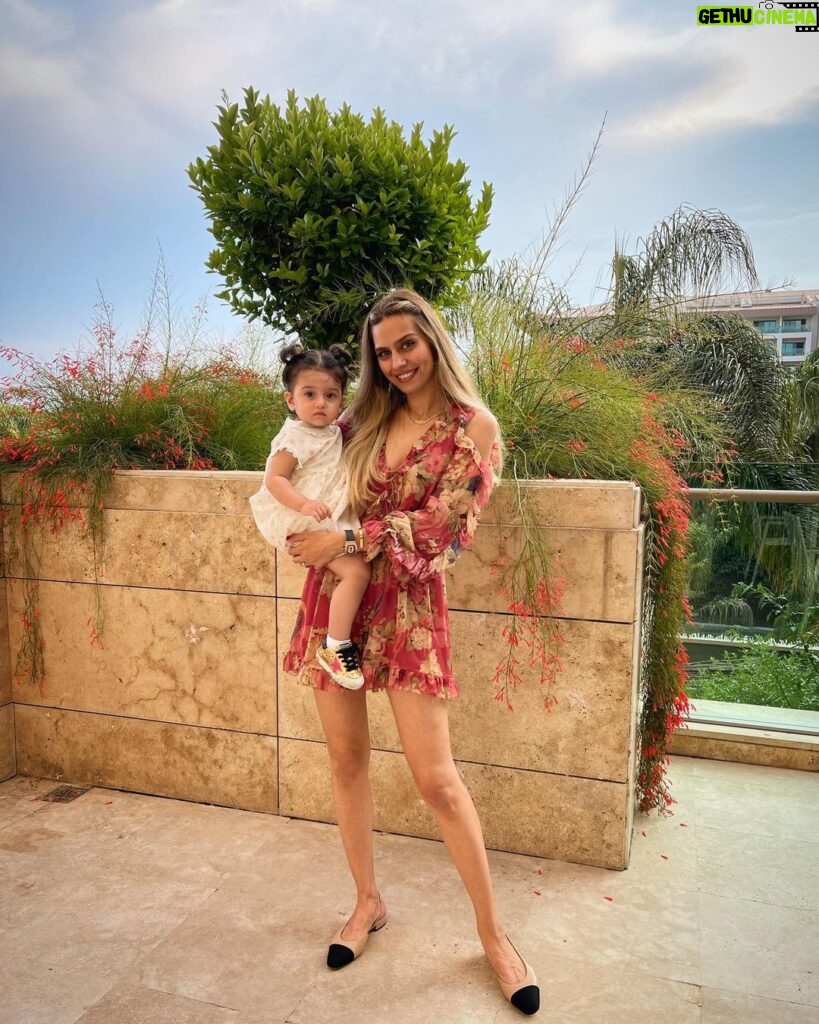 Amine Gülşe Instagram - Annesinin kuzusu 🤍😍