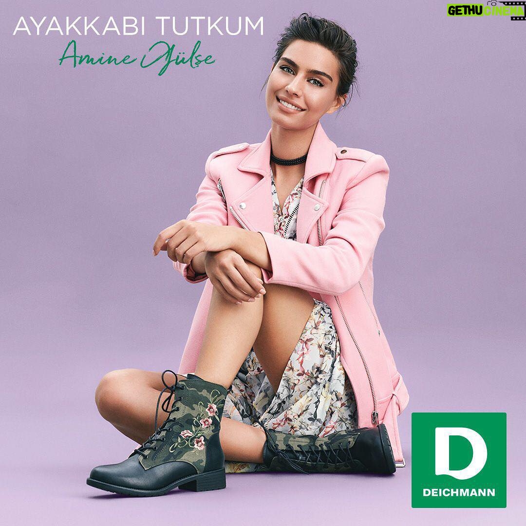 Amine Gülşe Instagram - Pazar rahatlığımda çiçek esintileri 🌺💚#ayakkabıtutkum #deichmann