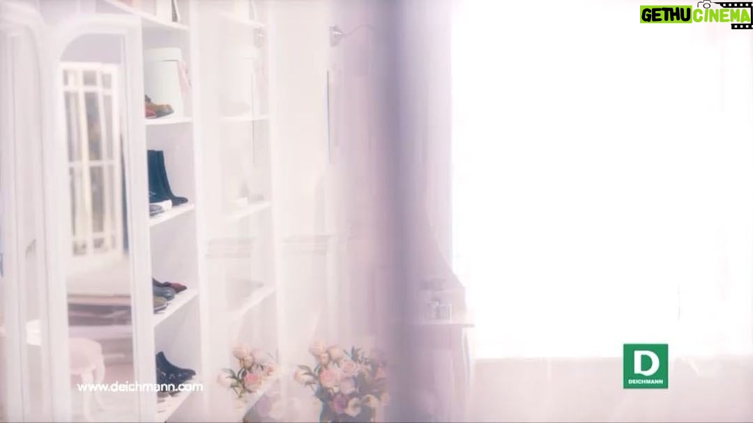 Amine Gülşe Instagram - Sizlere bir süprizden bahsetmiştim işte Süpriziiim 🙏🏼Yeni @Deichmann_tr reklamımı gördünüz mü? Fotoğraf çekiminden,film çekimine her aşamasında çok keyifliydi. Sizler için seçtiğim koleksiyonumu tanıtmak için de sabırsızlanıyorum🤗❤ #ayakkabıtutkum #deichmann #deichmannmevsimi