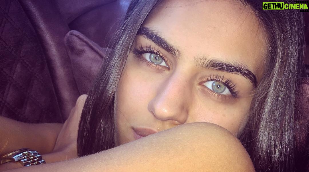 Amine Gülşe Instagram - One day your life will flash before your eyes, make sure it's worth watching 😊