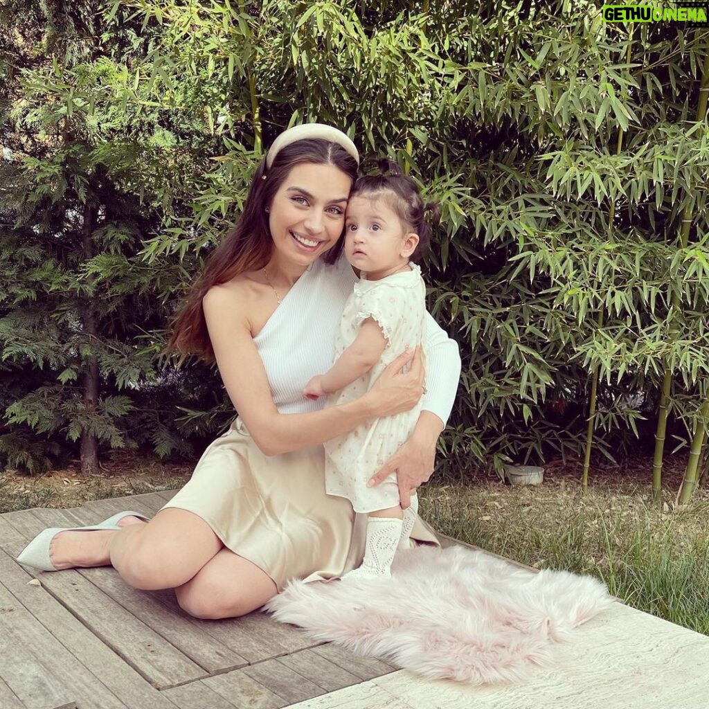 Amine Gülşe Instagram - Annelik duygusunu bana tattırdığın için teşekkürler güzel meleğim 🤲🏼❤️ #şükürlerolsunsenibanaverene