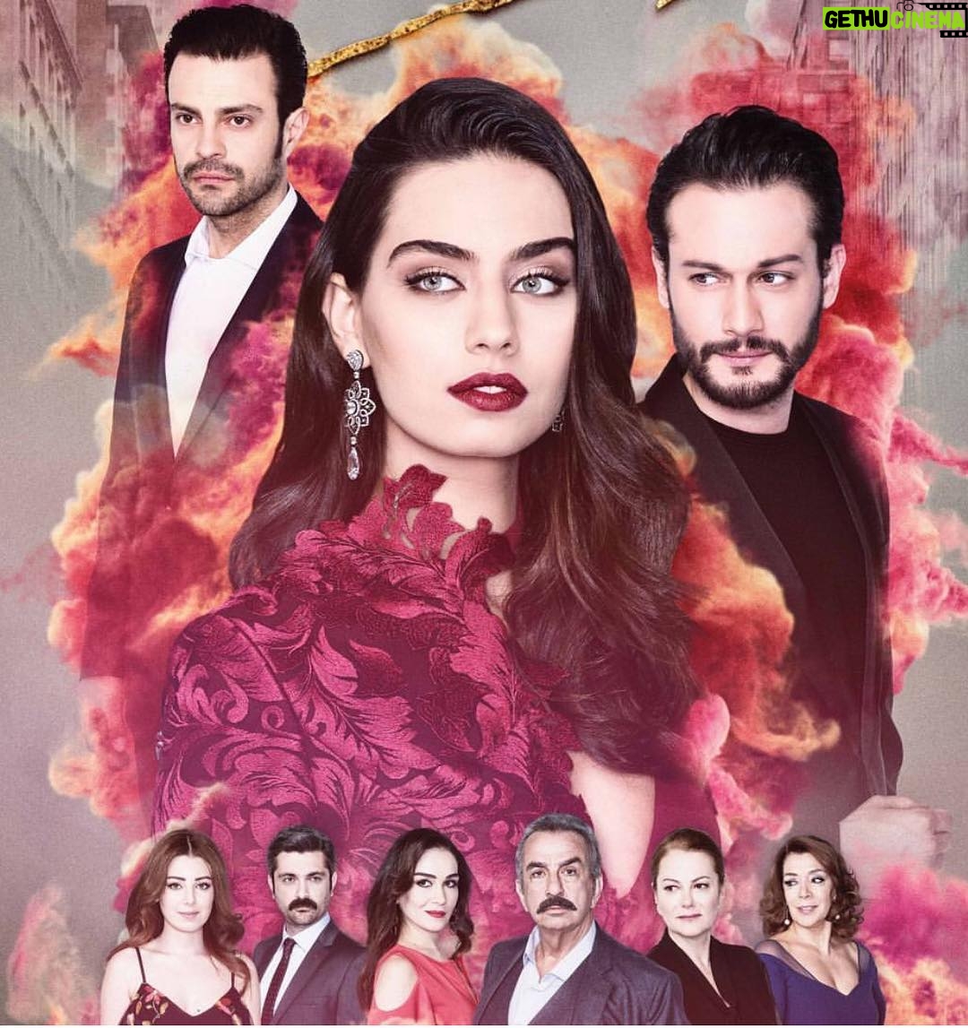 Amine Gülşe Instagram - Ve beklediğimiz gün geldiiii💃🏻 bu akşam saat 20:00'de @atvturkiye #ikisinidesevdim dizimiz sizlerle 🙏🏼 iyi seyirler ❤🎬