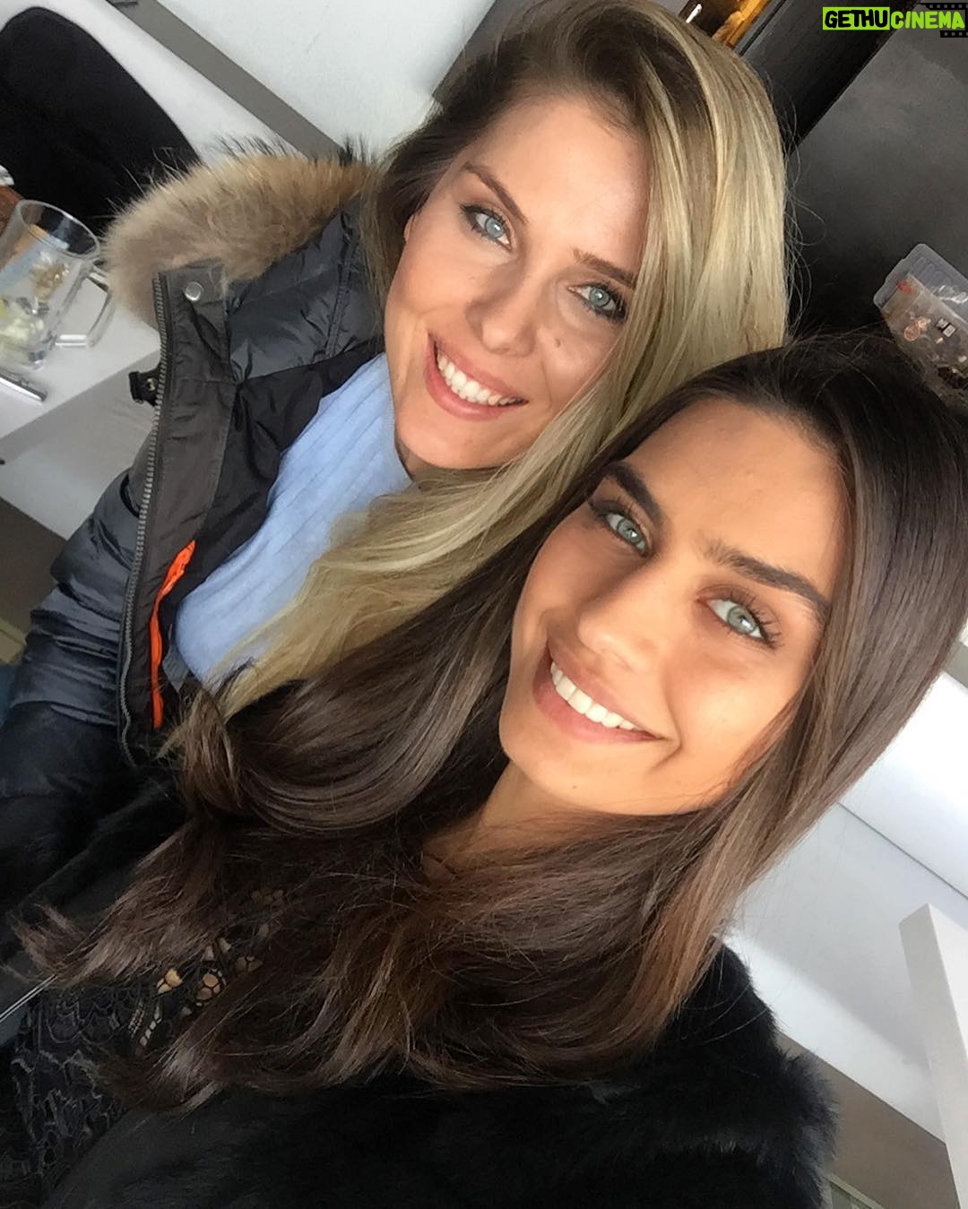 Amine Gülşe Instagram - Dünya güzeli kuzenim benim ❤😍