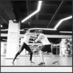 Amine Gülşe Instagram - İlk dersten küçük bir video unutmayalim bu daha ilk ders 🙈@pt_azizdemir hocam daha iyi olucaz dimi ☺️😅 #kickboks #kickboxing