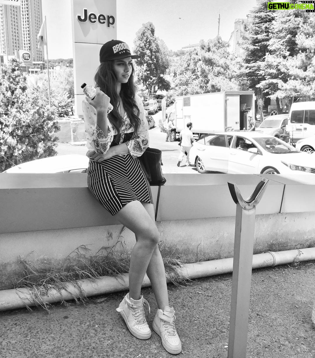 Amine Gülşe Instagram - Güzel anılar 🎥#aslavazgecmem #tb❤️