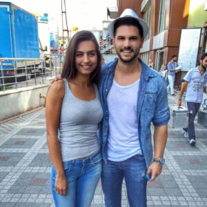 Amine Gülşe Instagram - Bitti dediler, bitti mi gerçekten ? vazgeçtik mi ? Aslaa ! Ben Asla Vazgeçmem ! Benim ilk göz ağırım ilk karekterim Nur ❤️ seninle tam 2 sene boyunca ağladik güldük düştük kalktik ve tam tamına 59 bölum çektik. Seninle oyunculuğa adim attim seninle birlikte setle ilgili herseyi ögrendim artık seninle yolları ayrmış olsakta seni unutmayacağım Nur👩 Bu teklifi bana @goldfilmyapim getirdi ve @faruk_turgut bana güvendi hiç bir oyunculuk tecrübem olamamasına rağmen benim elimden tutu ve arkamda durdu sonsuz saygı ve teşekkürlerimi sunarım ! Bu işte büyüdüm ben,bütün oyuncu arkadaşlarima @safakpekdemir @tugaymercan @tugce_kumral @yagizkandikmen @umityesin @aysegulgunaayy @yoncasahinbas @hakandinckol @tanerrumeli @kokenliege @gozdemutluer ve Yönetmenimiz @edateksoz ve kamera arkası tüm ekipe minnet tarim benden yardimlarini desteklerini hiç esirgemediler ! ama biri var ki ilk günden son güne kadar her daim destek verip yapabileceğimi söyleyen ve en korktuğum anda 