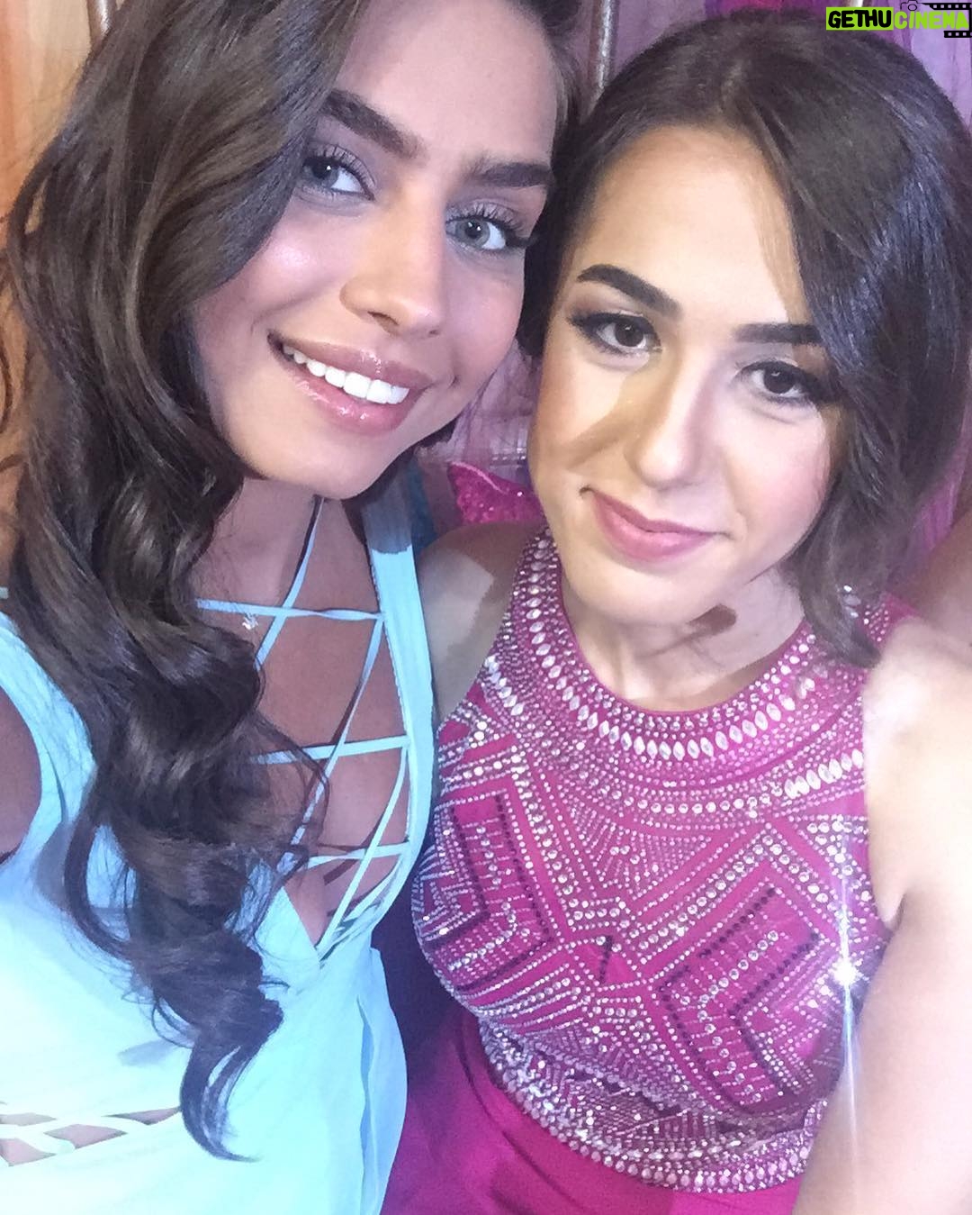Amine Gülşe Instagram - Benim çocukluk arkadaşım biricik canim artık gelin oluyor 👰❤️ bu akşam kınası vardi Allah seni hep mutlu etsin bitanem, seni seviyoruuuuum😘❤️