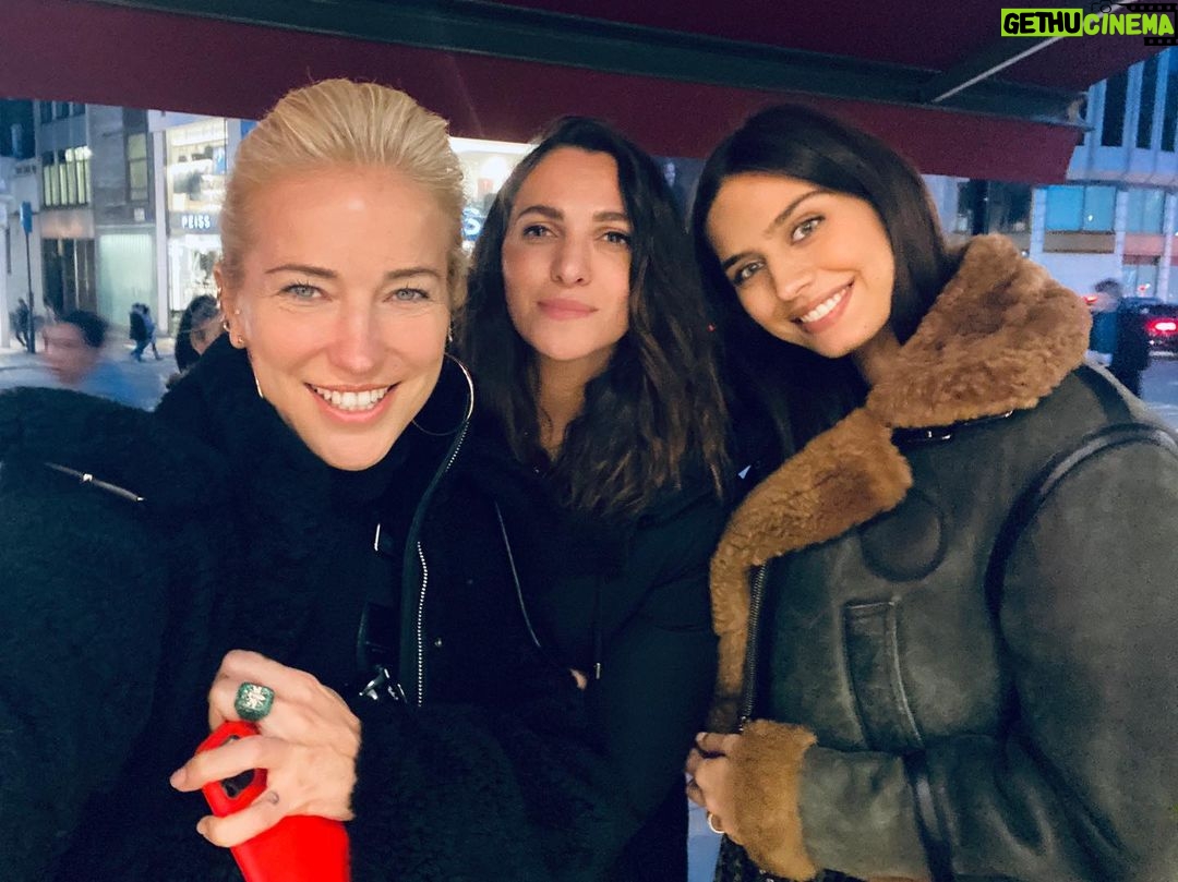 Amine Gülşe Instagram - Canlar gelmiş, hoşgelmiş ❤️🥰 Knightsbridge
