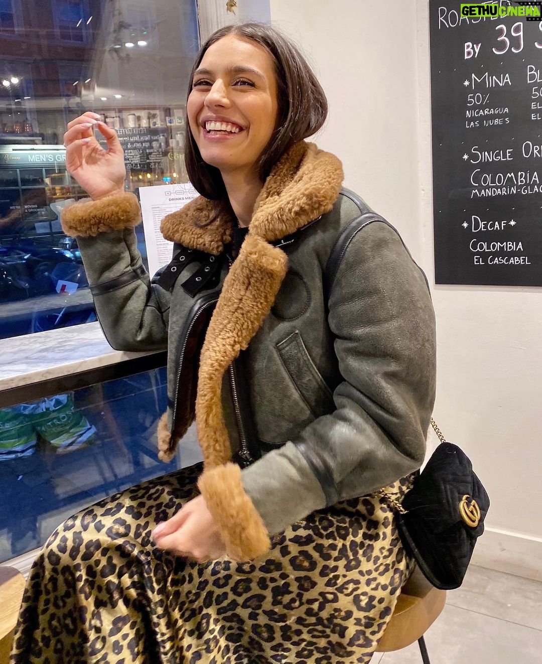Amine Gülşe Instagram - Sunday vibes 🤩💛 39 Steps Coffee