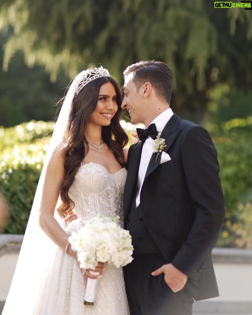 Amine Gülşe Instagram - Mrs. & Mr. Özil 👰🏻❤️🤵🏻