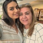 Amine Gülşe Instagram - Benim diğer yarim herşeyim❤️ sen benim bu dünyadaki en güzel varlığımsın Allahıma şükürler olsun ki ben senin kızın olmuşum, iyiki iyiki varsın benim biricik annem ❤️👩‍👧‍👦 Başta baş taçım dünyalar güzeli annemin sonra tüm annelerin anneler gününü kutluyorum🌹 Allahım annelerimizi başımızdan eksik etmesin amin🙏🏼❤️