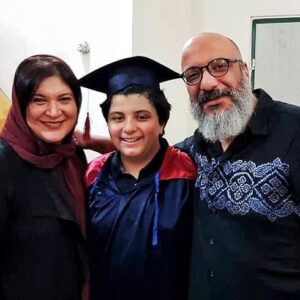 Amir Jafari Instagram - "آیین ما" داشتنت دوباره ای برای اتفاق افتادن تمام اتفاق های خوب زندگیمان بود. با تو دوباره  آموختیم و لذت بردیم  از "جشن الفبایت"تا حالا که شروع فصل جدیدی از زندگیت و رفتن به دوره "متوسطه" است . پسرم آموخته هایت را با آموزش های روزگار به مهر بیامیز ،از شگفتیهای علم تا فرصتی برای درک معنای زندگی و تلاشت را ارزشمند ترین بدان و با ارزش ترین داشته ات شرافت باشد 
موفق ترین باشی بلند بالای جان ما
#به_امید_موفقیت_تمام_آینده_سازان_ایران
#دوره_متوسطه