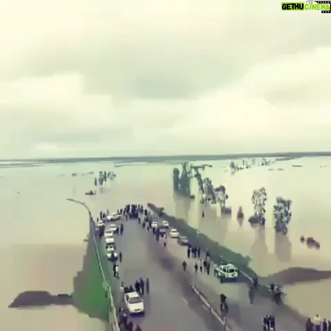 Amir Jafari Instagram - در بین سکوت رسانه ای "و عدم رسیدگی ناشی از نبود "کفایت" و طبق معمول غافلگیری مسئولینی که کلا اِسم ستاد غافلگیری بیشتر از ستاد بحران برازنده شان است... متاسفانه در اولین روزهای سال جدید مردم خطه ای از شمال کشورمان ..دچار سیل و ویرانی ناشی از آب گرفتگی شده اند ..بسیاری از خانه ها ..شهرها و روستاها ویران شده و هموطنانی از دست رفته یا آواره شده اند ... عزیزان سیل زده و آرزوهای زیر اب مانده و خسارتهای بیشمار هموطنانمان در شهرها و روستاهای ، گلستان و مازندران را دریابیم ... "خدایا بدون واسطه به داد مردمم برس" #سیل_استان_گلستان_و_مازندران