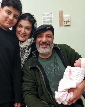 Amir Jafari Instagram - دنیا به کامت شاد فرشته کوچولوی زیبای ما 
داشتنت شگفت انگیز ترین و قشنگترین برکت خداست "نیلا" یِ عمو...