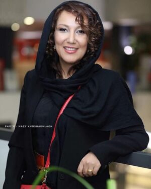 Amir Jafari Instagram - برای خاستگاه شریف هنرت که صحنه تئاتر است شان هنرمندی اصیل تو جایگاهی دارد که  ورای حرفهای پوچ و بی قدر باقیست...
تو به همه کارهایی که حضور داشتی اعتبار بخشیدی هیچ مغلطه ای نمیتواند هنر و بزرگواری تو را انکار کند ...