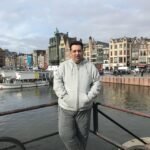 Amir Jafari Instagram - نبودنت وقتی باید باشی سخت تر از واژه های تسلیت و آرزوی صبر است ...اینهمه نبودنت را چگونه تاب بیاوریم تسلیت واژه غریبیست آراممان نمیکند رفیق