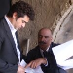 Amir Jafari Instagram - آخرین قاب از قصه گویی شهرزاد ...و تعبیر هزاران عاشقانه در دل بیننده های که سه فصل قصه هایش را دنبال کردند سپاس برای زحمات تک تک عزیزانی که در ساخت این سریال نقش داشتن و افتخار حضور در اثری دیگر از استاد فتحی عزیز در ساخت شاهکاری از عشق به عشق ،از عشق به وطن و از عشق به خانواده و دوست عزیزم شهاب حسینی عزیز که مثل همیشه درخشان بود با پایانی شاید تلخ ولی با هنرمندی شیرین و ماندگارش در قلب سریال و مردم، با تشکر از همراهی مخاطبین با همه مهربانی ها ،نقد ها و حمایتها "و این که در دنیا هیچ میراثی جز همین #عشق نخواهد ماند" #سریال_شهرزاد
