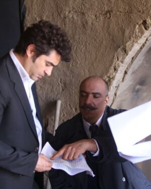 Amir Jafari Instagram - آخرین قاب از قصه گویی شهرزاد ...و تعبیر هزاران عاشقانه در دل بیننده های که سه فصل  قصه هایش را  دنبال کردند 
سپاس برای زحمات تک تک عزیزانی که در ساخت این سریال نقش داشتن  و افتخار حضور در اثری دیگر از  استاد فتحی عزیز در ساخت شاهکاری از عشق به عشق ،از عشق به وطن و از عشق به خانواده 
و دوست عزیزم  شهاب حسینی عزیز که مثل همیشه درخشان بود  با پایانی شاید تلخ ولی با هنرمندی شیرین و ماندگارش در قلب سریال و مردم، 
با تشکر از همراهی مخاطبین با همه مهربانی ها ،نقد ها و حمایتها "و این که در دنیا هیچ میراثی جز همین #عشق نخواهد ماند" 
#سریال_شهرزاد