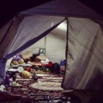 Amir Jafari Instagram - خیال دلم با خیال اوار خانه ات گره میخورد با تو هموطنم که امشب تنهایی با تو که از همه ی انچه که داشته ای تنها اوار و عکسهای عزیزانت باقی مانده است به تو فکر میکنم که امشب را زیر چادر سپری میکنی و بخاری توان گرم کردن دست های نحیفت را ندارد میدانم یک دقیقه طولانی بودن امشب چه قدر رنجت خواهد داد با نبود عزیزانت هموطنم کاش میتوانستم اندکی از رنجت بکاهم و برای غم هایت شعری آهنگین و زیبا باشم #یلدا_مبارک #کرمانشاه_را_فراموش_نکنیم
