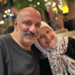 Amir Jafari Instagram – مادرم تو کافی هستی برای ظهور هر معجزه ،خانه ات آباد،دعایت جاری و سایه ات بر سرم 
تولــــدت مبــــارک راز عشـــق …
📷 :@ayeenjafari4