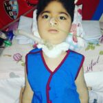 Amir Jafari Instagram - اسمش بنیامینه ولی مامانش علی کوچولو صداش میکنه.سه سالشه ولی نمیتونه مثل بچه های سه ساله دیگه بدوئه و شیرین زبونی کنه و دل مامان و باباش رو ببره.چون از دوماهگی برای زنده موندن به دستگاه وصله.مامان علی کوچولو سه ساله به جای این که دلش قنج بره برای شیطونی های پسرش، روزی چندین بار براش فیزیوتراپی ریه و اندام میده و ترشحاتش رو ساکشن میکنه...ولی هنوزم امید داره به معجزه...علی کوچولو یه بیماری نادر ژنتیکی داره به اسم ((اس ام ای تیپ یک )) که اکثر بچه هایی که دچارش میشن توی همون نوزادی جونشون رو از دست میدن،ولی سه ساله که داره مقاومت میکنه.شاید علی کوچولو هم مثل مامانش به معجزه اعتقاد داره. سر راه این معجزه یه مانع هست به اسم "اسپینرازا" که معروفه به گرون ترینداروی قرن.آمپولی که باید در یک دوره درمان یک ساله به نخاع تزریق بشه و البته نه در ایران.... شاید قراره که ما همون معجزه زندگی علی کوچولو و مامانش باشیم.شاید قراره کنارشون باشیم که دیگه تنها نباشن. شای بتونیم بعدها از علی کوچولو متشکر باشیم،به خاطر کمکی که به ما کرده برای احساس آدم بودن، برای افتخار شریک بودن به خلق معجزه.... ۵۰۲۲۲۹۱۰۶۳۷۷۹۶۲۱ بنیامین صالحی مهربان پ.ن اول:از همه دوستان و همکاران خواهش میکنم که اگه براشون مقدوره توی خلق این معجزه کمک کنن و شریک بشن.هزینه درمان علی کوچولو اصلا کم نیست سه میلیارد هزینه درمانش هست