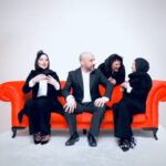 Amir Jafari Instagram - . ‎»»»آغاز پيش‌فروش، دوشنبه ۲۳ اسفند ساعت ۱۲ ظهر در سایت تیوال««« . ‎آن سوى آينه ‎نویسنده: فلوریان زلر ‎کارگردان: علی سرابی ‎تهیه کنندگان: نورالدین حیدری‌ماهر---محمد قدس ‎طراح صحنه: آتوسا قلمفرسایی ‎طراح لباس: ندا نصر ‎چهره پرداز: لعيا خرامان ‎بازیگران: ‎ریما رامین‌فر--الناز حبیبی--مارال بنی‌آدم--پژمان جمشیدی--علی سرابی ‎ویدئو: احسان میراث ‎با سپاس از پوشاک کروم و مزون بوبین @bobbin__design @corumofficial ‎خرید بلیت در سایت تیوال ‎‏www.tiwall.com ‎تالار وحدت----فروردين ١٤٠١ ‎#آن_سوی_آینه #تئاتر_آن_سوی_آینه #تئاتر #تالار_وحدت #ریما_رامین_فر #الناز_حبیبی #مارال_بنی_آدم #پژمان_جمشیدی #علی_سرابی @film_news
