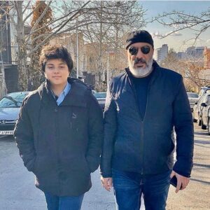 Amir Jafari Instagram - بزرگترین لذت جهانم کشف هر روزه توست و بزرگترین رسالت من این است که در میان هیاهوی زندگی بتوانم همیشه همراه و هم قدم آرزوهایت باشم ... پی نوشت:قابی قبل از قرنطینه