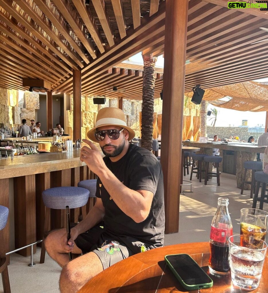 Amir Khan Instagram - This is what retirement looks like 😝 Mykonos
