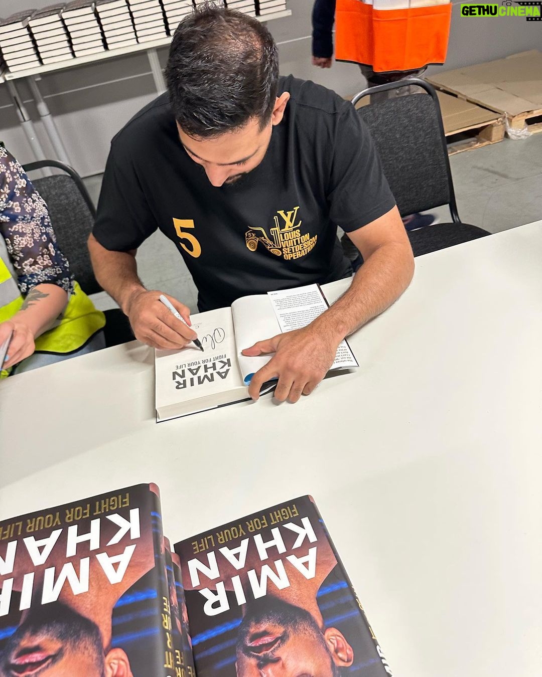 Amir Khan Instagram - Signed over 5000 books today. Amir Khan ‘Fight for your Life’ you can order online, or buy the book from Waterstones, WHSmiths, Amazon and majority independent stores @penguinukbooks London, England, UK