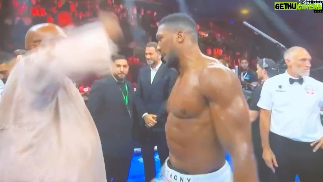 Amir Khan Instagram - Congrats Saudi Arabia on an amazing boxing show last night. Well done to all the fighters, @turkialalshik and the government of Saudi @abdulaziztf . #RiyadhSeason #Boxing #dayofreckoning Riyadh, Saudi Arabia