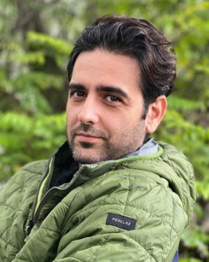 Amirhossein Arman Instagram - و ما همچنان دوره میکنیم شب را و روز را ؛هنوز را ..