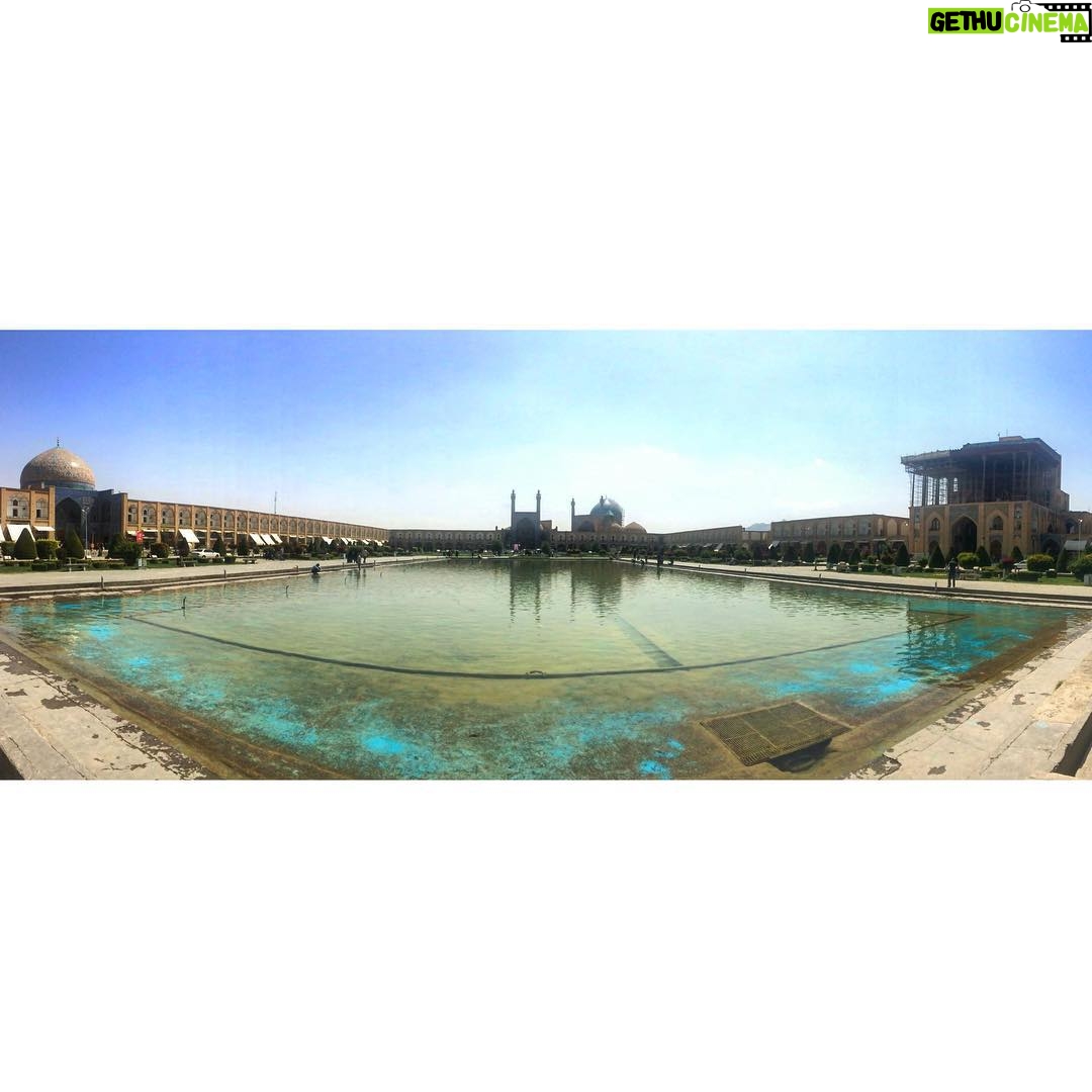 Amirhossein Arman Instagram - نصف جهان ..