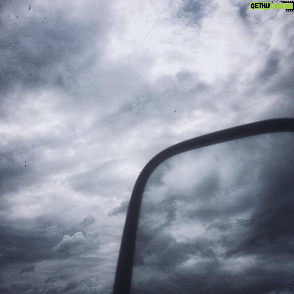 Amirhossein Arman Instagram - آسمان به زمين آمد #باران #ابر #آيينه